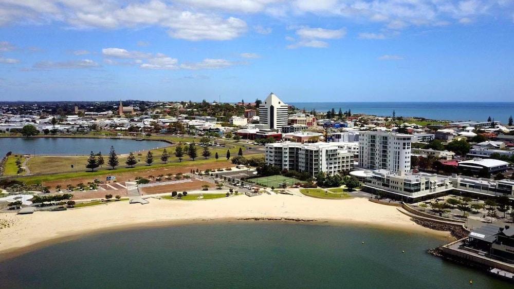 Koombana Bay Resort 4*