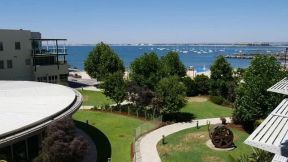 Resort Koombana Bay
